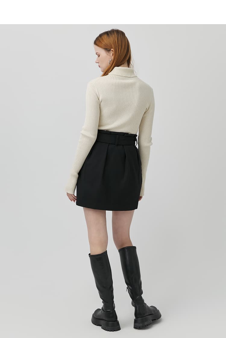 ベルト付きタックミニスカート
