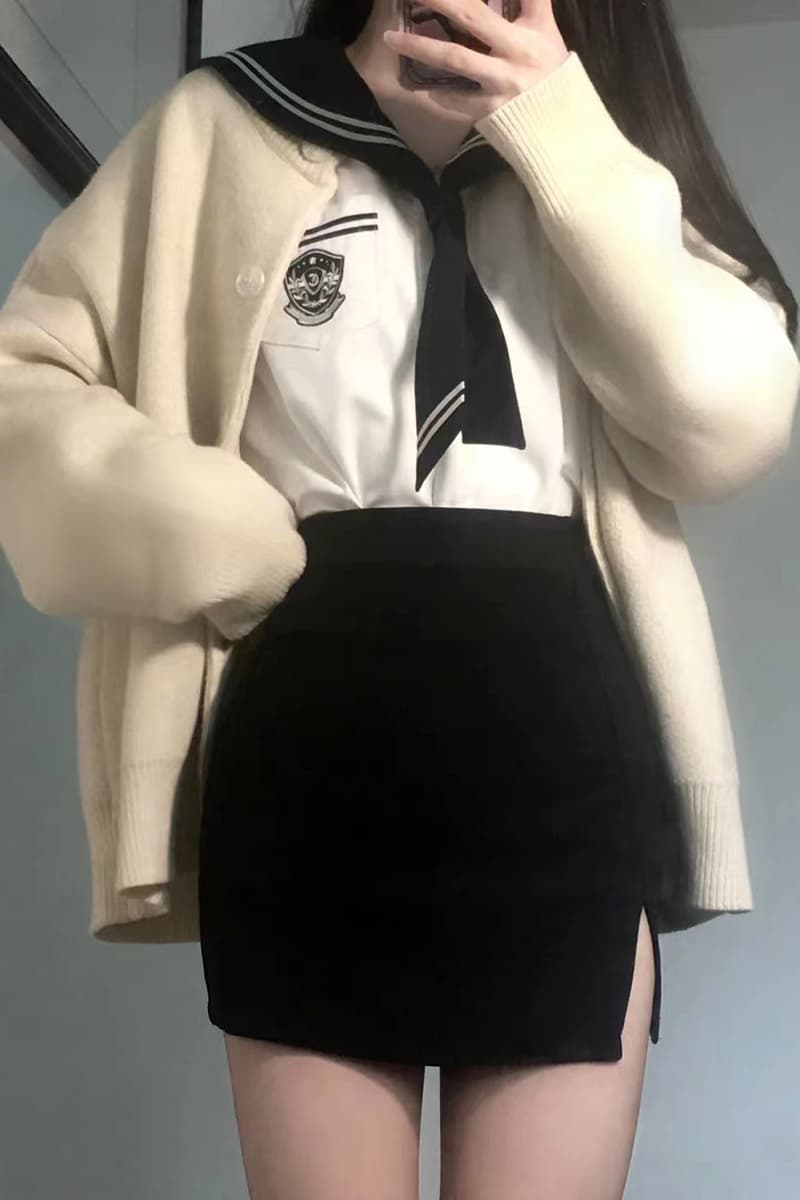 スリット入り制服風ミニスカート
