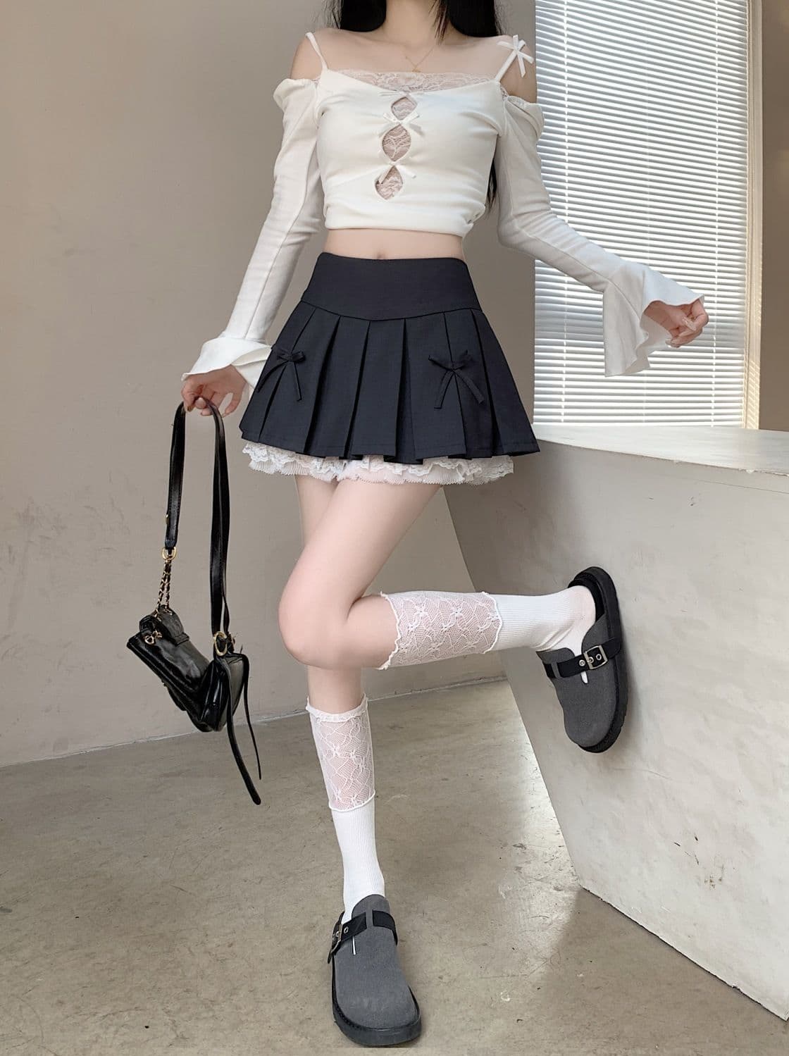 リボン付きレース裾プリーツスカート