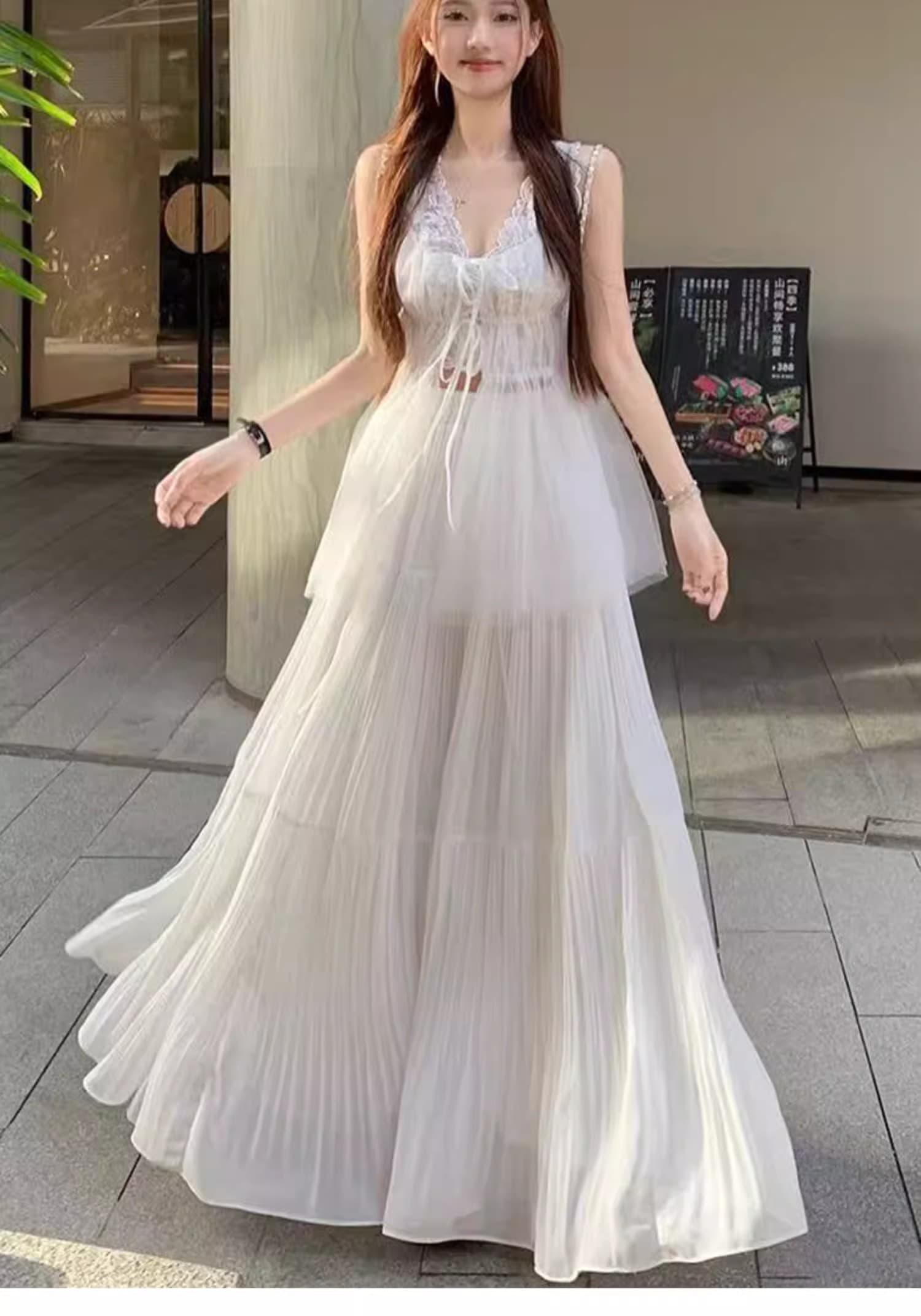 優美なプリーツマキシスカート
